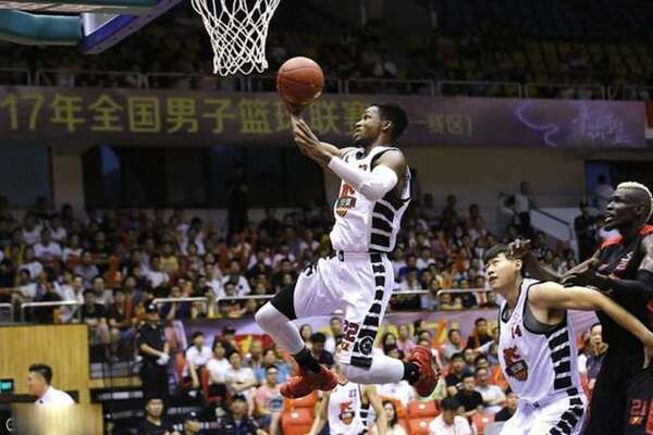 本土球员看着外援砍分, 安徽文一都这样了, NB