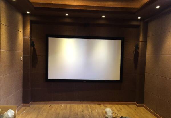 通过VGA线连接投影机,投影画面显示无信号