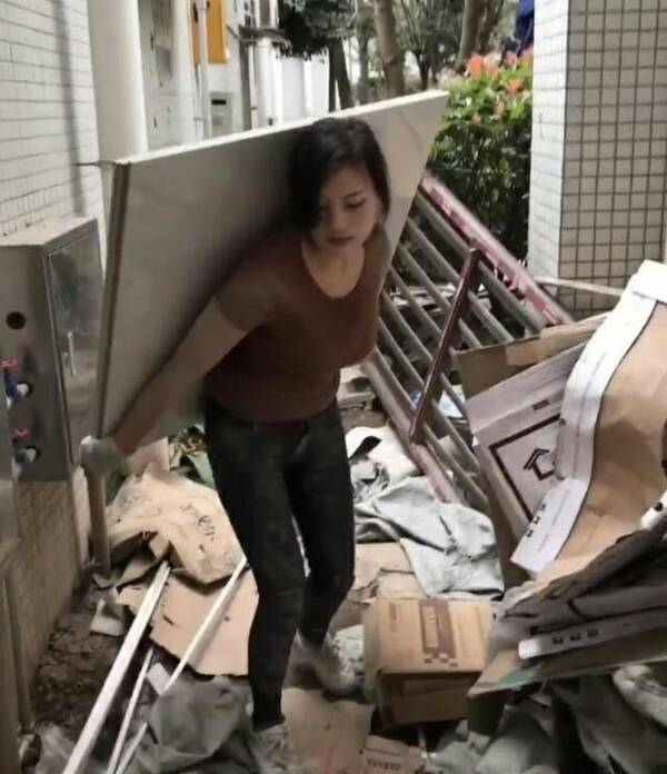 力气好大哦,一般的女生跟本搬不动!