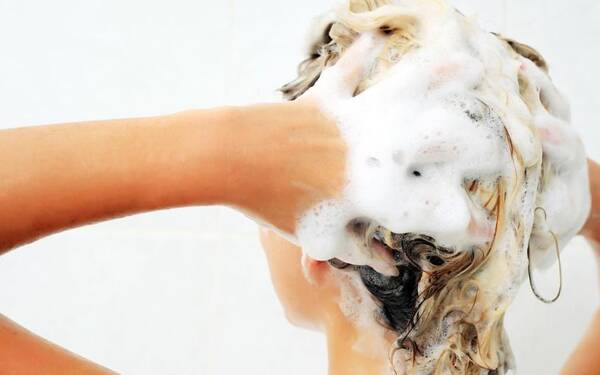 三伏天每天洗头好吗?千万别每天洗