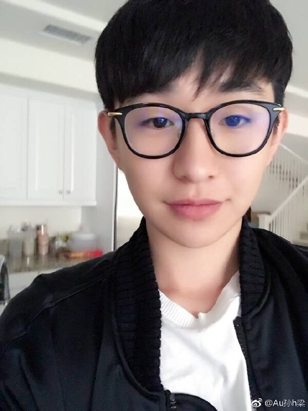 晨晨传媒:美女网红张沫凡公开恋情,对方为小三