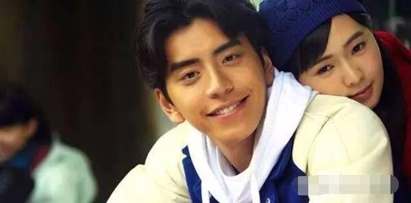 肤色黑的人如何穿搭:王大陆的少女心对比余文乐的文艺范!