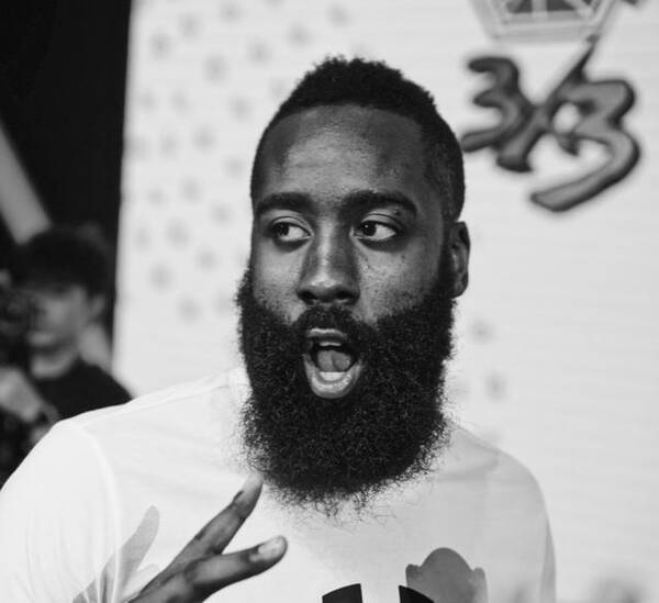 哈登中国行广州站记者会葛优躺,登哥简直就是