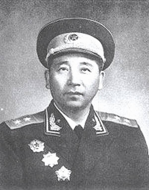 他火线由连长升团长, 战后却改指导员当了, 三个