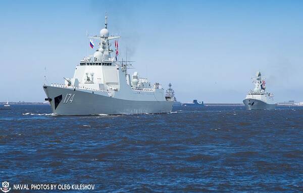 俄罗斯网友五味杂陈羡慕嫉妒恨,因为中国军舰