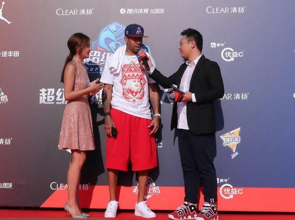 艾弗森名人赛明星争相合影,柯凡:等等,我偶像一