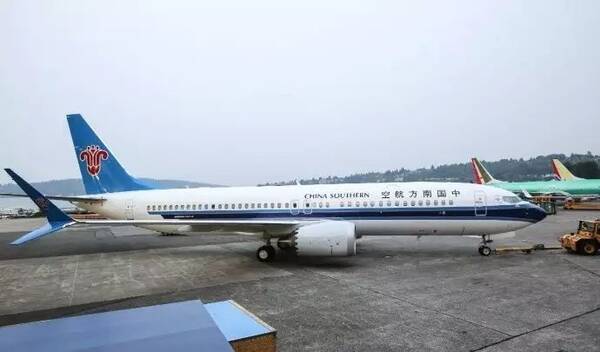 亮相!中国南方航空737 MAX 8完成喷漆