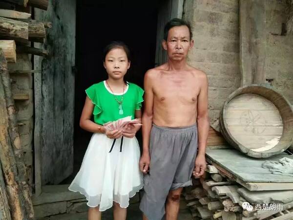 西楚朗雨工作室联合志愿者 为大别山区困难学