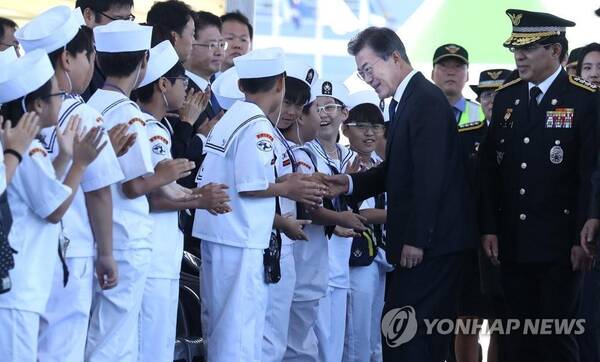 韩总统脸淤青疑似受伤:没什么 就拔了10颗牙