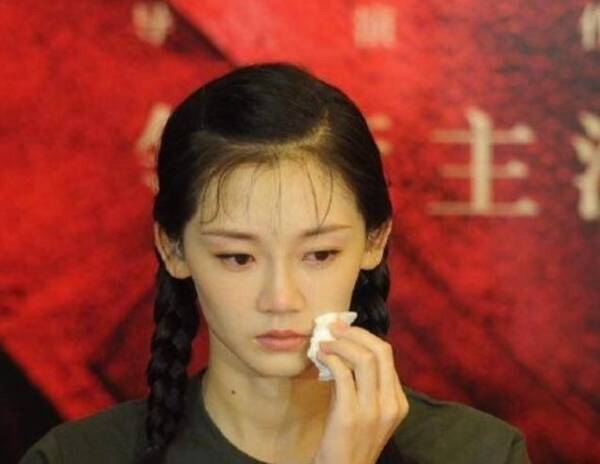 《芳华》临时撤档,冯小刚和女演员们都哭了:我