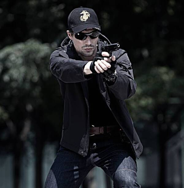 一个英国公司靠什么获得美国陆军海军奖章?却