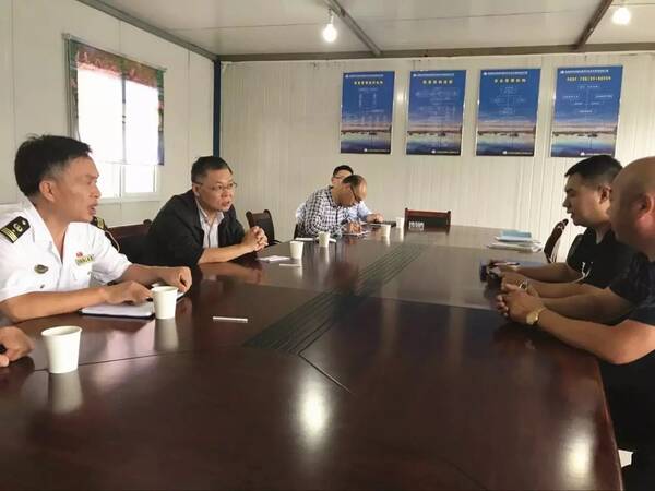 陈本高带队冒雨深入涉海项目检查安全生产工作