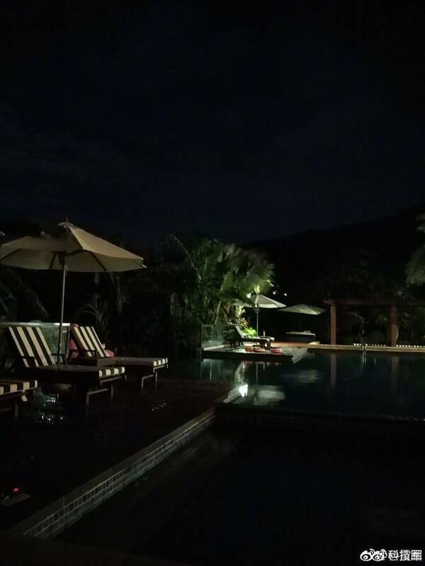 手机拍照自黑只服雷军!雷军用小米MIX 2拍夜景