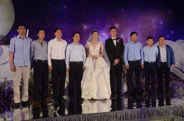 恭喜 |魏秋月大婚海量照片曝光!郎平率女排众将