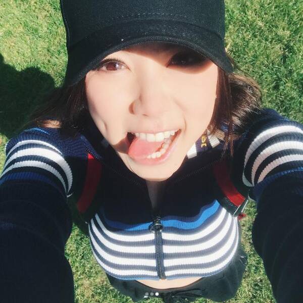 邓紫棋少女心复苏 吐舌头卖萌自拍太可爱