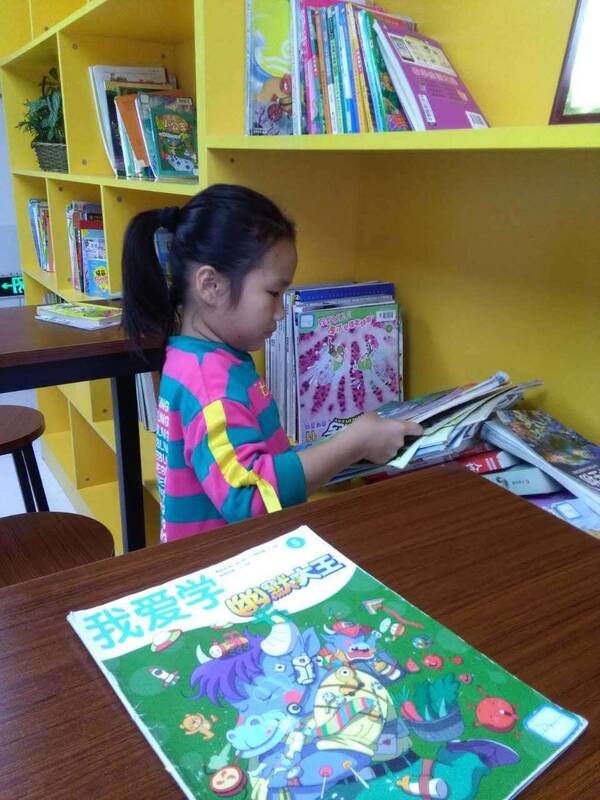 图书馆的假期小小志愿者 在书香中做文明南托