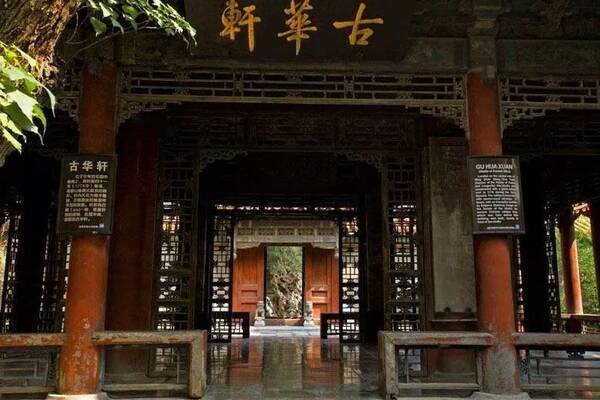 轩本意是指书房或敞厅类的建筑,多用于园林建筑.