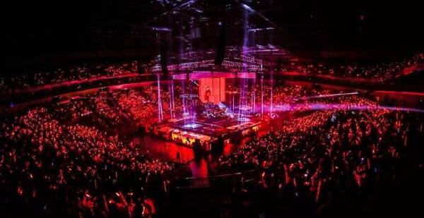 华晨宇火星人发糖啦,粉丝现场喊话华晨宇我们