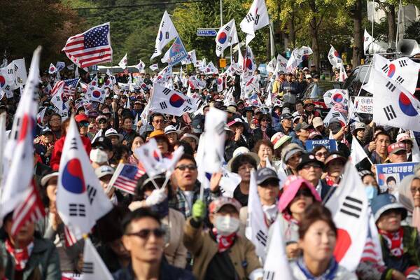 继续关押!韩法院将延长朴槿惠拘留时间,民众集