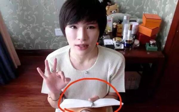 人设崩塌!美妆博主+混血贵族名媛+超级学霸,结