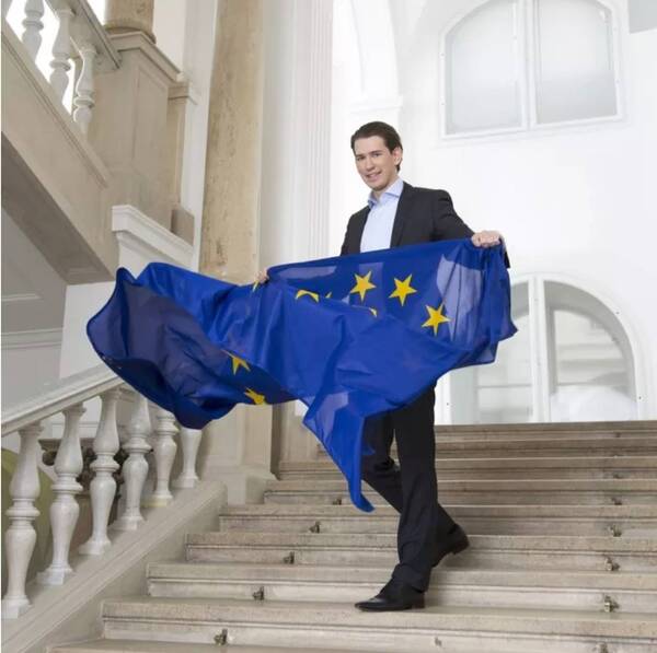 年轻过马克龙,型男过普京,欧洲政坛这是要变成