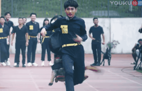 关门放狗!铁球逃生!把妹撩汉!《火星研究院》这波操作有点炸眼,我服