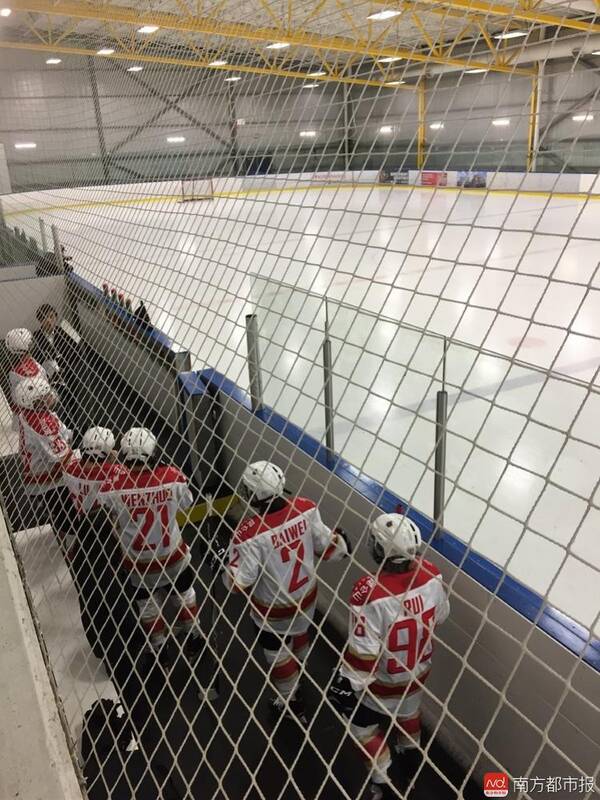 首次登陆北美体育联赛,深圳两支冰球队迎来首
