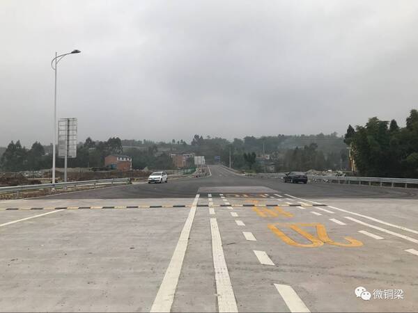 渝蓉高速公路围龙互通口竣工