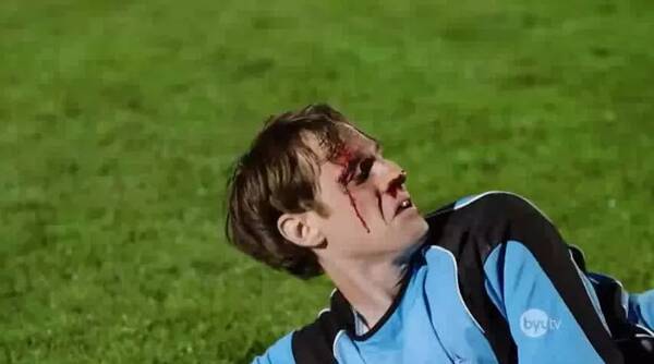 史上最搞笑的两段用脸接球视频,没看过赶紧补