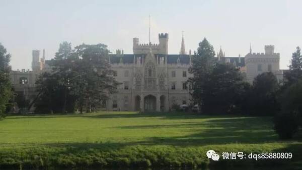 捷克狼犬_捷克人均收入(2)