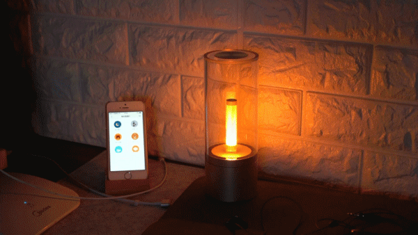 既然是蜡烛,当然会忽明忽暗啦,我不会告诉你这是怎么实现的,等你众筹