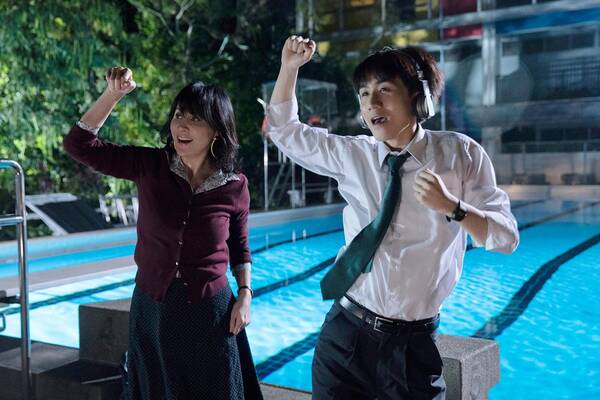 刘嘉玲首任监制兼主演的《以青春的名义》,大