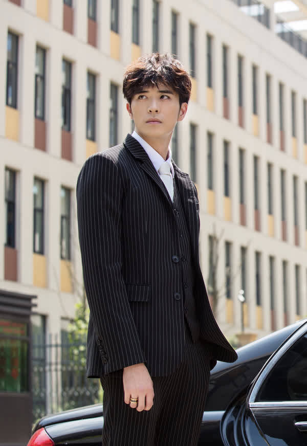 徐开骋11月开挂吸睛 《无法拥抱的你》颜值逆