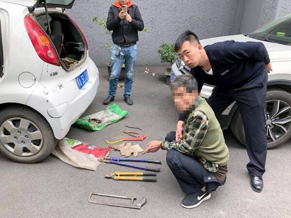 爹爹自己买药服用 3年导致4次胃出血 药店里都