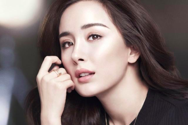 赵丽颖代言传播力第一,热巴、杨幂紧随其后,范