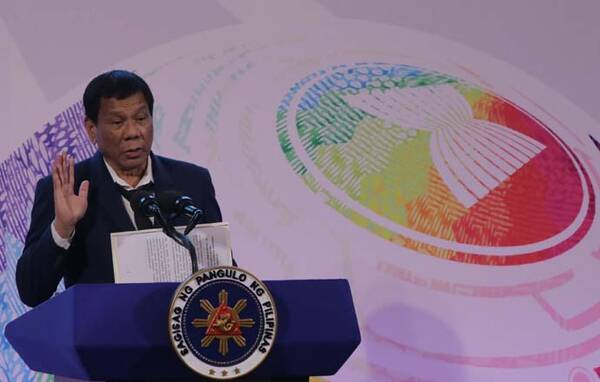 杜特尔特归还中国一把特殊步枪 称未来将回报