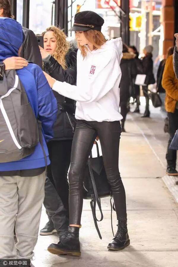 看完唐嫣懒人机场look,get到了不化妆洗头还