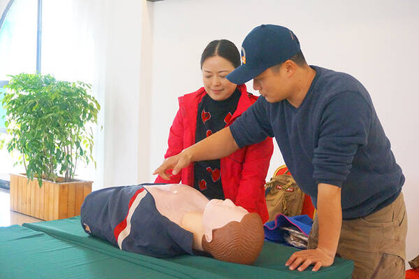 南充市商贸幼儿园开展教职工应急救护知识培训