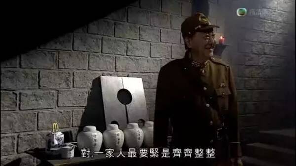 六叔六婶留给我们的TVB金句,今天都是图片表情表情包单手捂眼笑图片