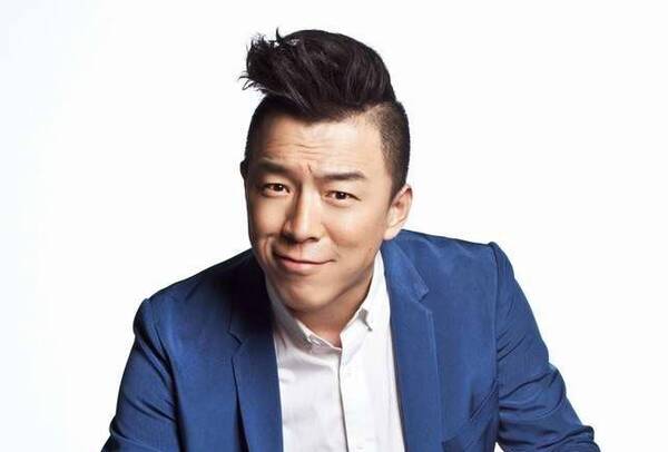 黄渤绅士力爆棚,打灯为陶晶莹开路,还问刺不刺