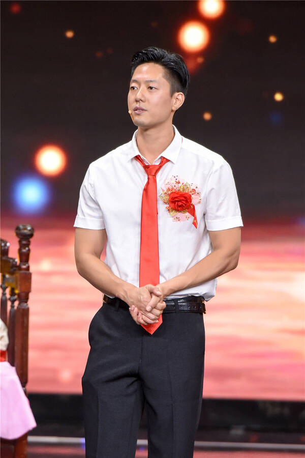 凌潇肃年轻图片