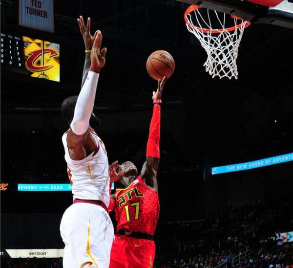 詹皇关键3分诛心老鹰 3次大帽+3次暴扣书写第