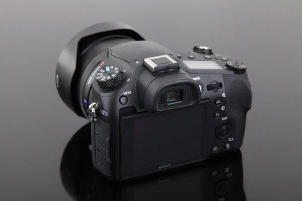 新生态摄影神器 评索尼RX10M4外观设计