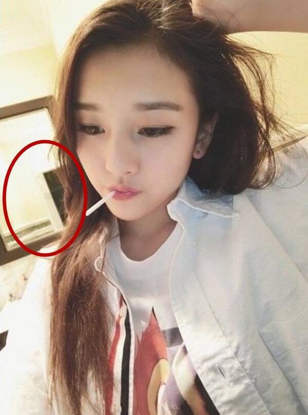 宋祖儿放出偶遇照,背后的反光电梯亮了!网友