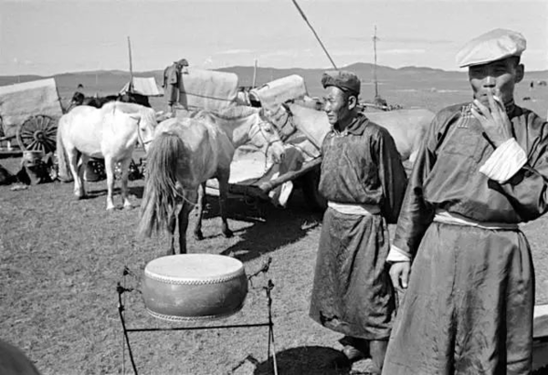 老照片:中国最大的草原牧区 内蒙古