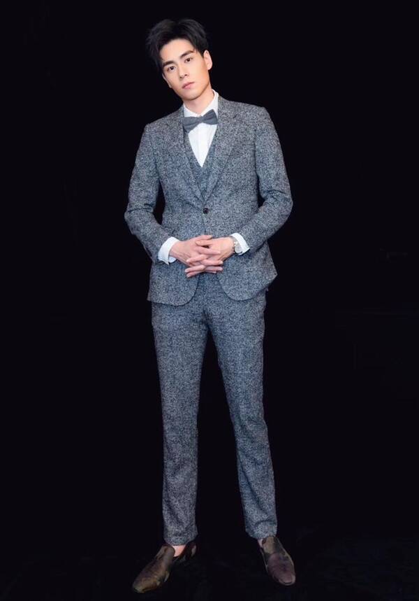 杨幂穿旧鞋太敷衍!关晓彤平庸杨洋脸僵热巴美