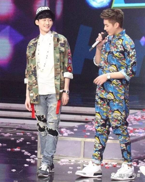 照不抢眼合照却亮瞎眼的张翰,终于明白郑爽要