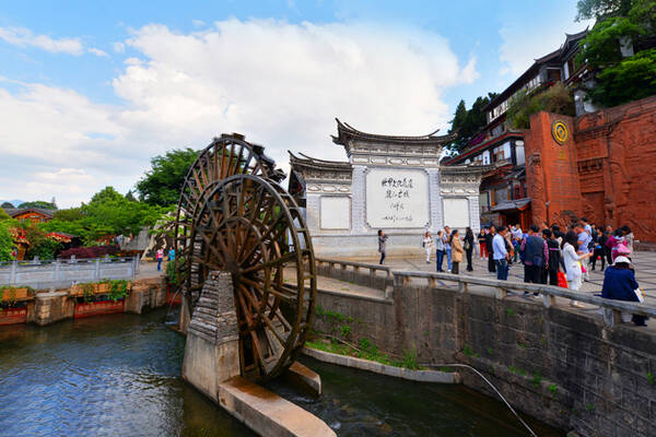 张松山入主丽江旅游 丽江国资委:望助推地方旅