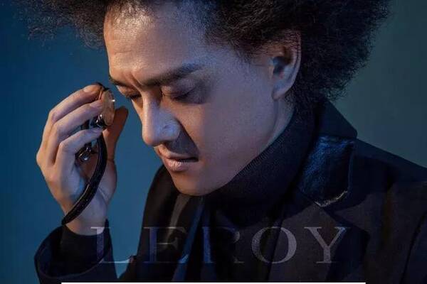 没发过专辑却开了演唱会,薛之谦任嘉宾,黄渤李