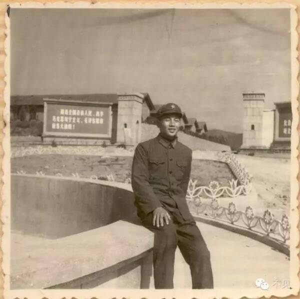 (贾云科生前于连队留影)